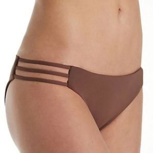 L*SPACE KENNEDY BIKINI BOTTOM
New with tag 
Size S